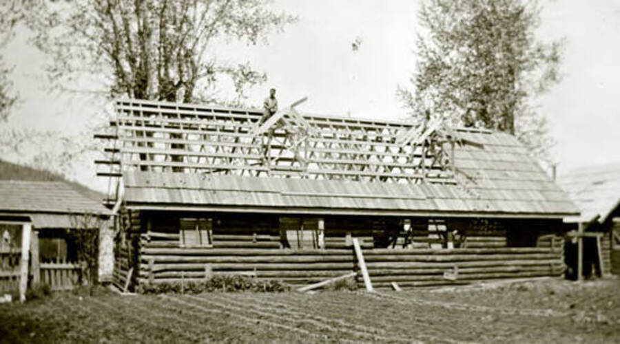 People in the middle of building Warren home in Coolin, Idaho. Donated by William Warren through Priest Lake Museum.