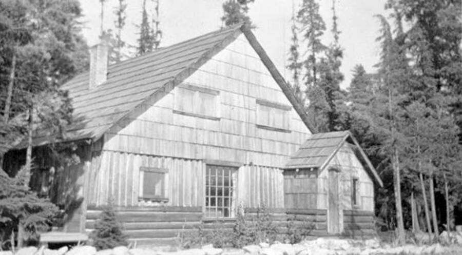 Exterior of Grandview Lodge at Priest Lake, Idaho. Donated by Mary Hunt through Priest Lake Museum.