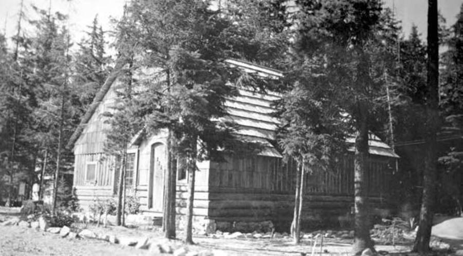 Exterior view of a cabin at Grandview Lodge. Priest Lake, Idaho. Donated by Mary Hunt through Priest Lake Museum.