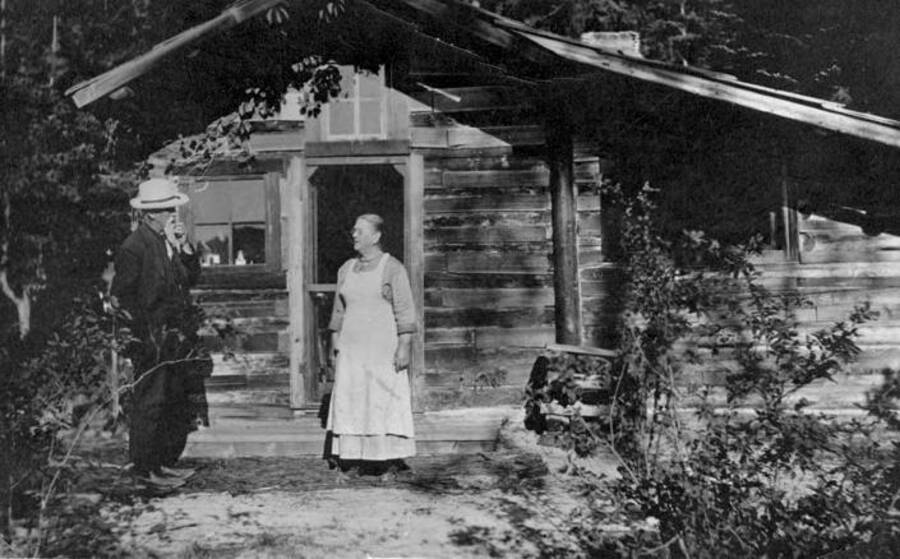 Mr. and Mrs. Fish in front of a cabin. Donated by Stan McClung through Priest Lake Museum.