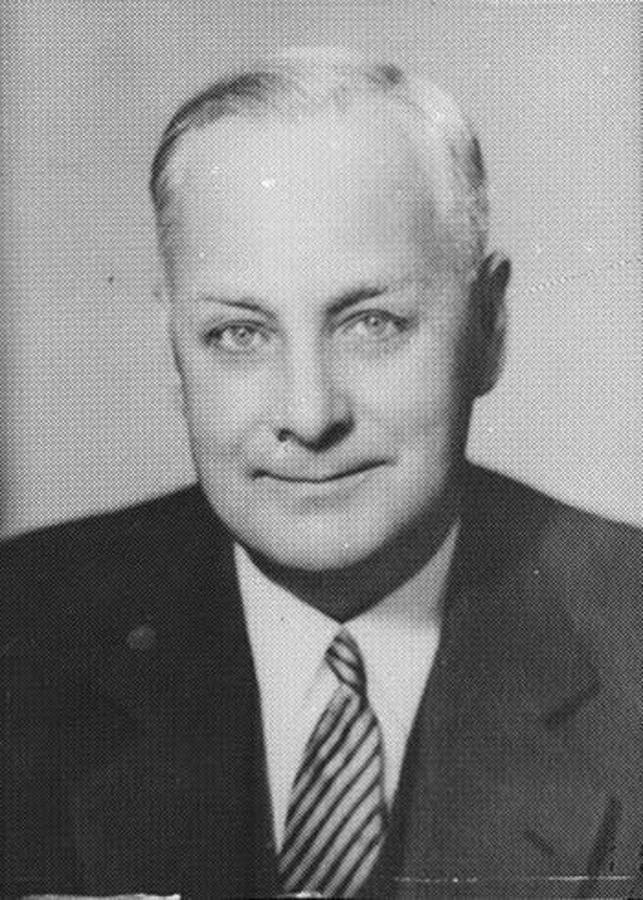 Photograph of Frank B. Robinson in suit and tie.