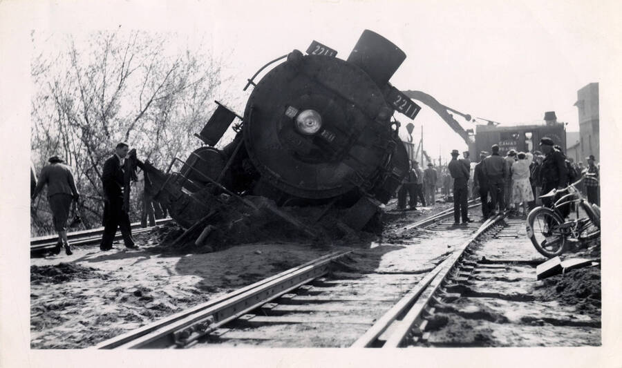 A photograph of Train Engine 2211 wrecked at the Lewiston Yards. It is documented that no one was hurt from the crash.