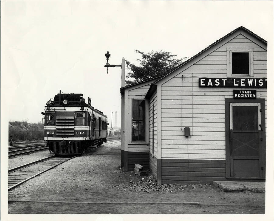 A photograph of passenger train #323 coming back to the East Lewiston Depot from Stites, Idaho.
