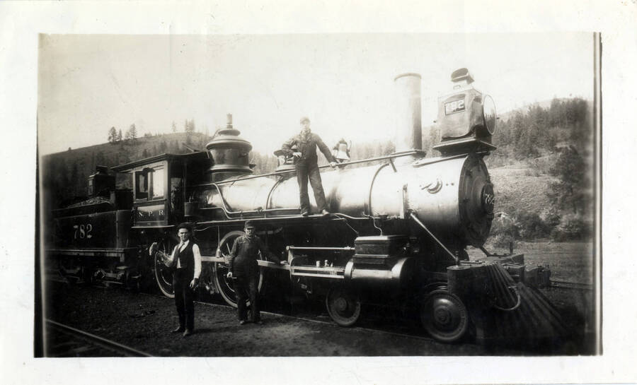 A photograph of Northern Pacific Train Engine 782. Picture taken at Stuart, Idaho in about 1902 (Stuart renamed Kooskia).