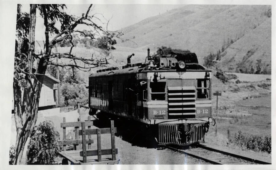 A photograph of Northern Pacific Gas/Electric Train Engine 09