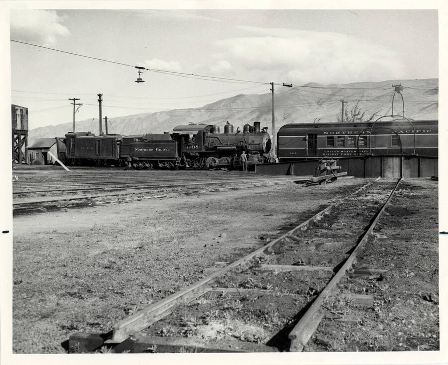 A photograph of engine #1098 carrying train engine #1416 onto the table to be turned to go out on Train #314 to Spokane.