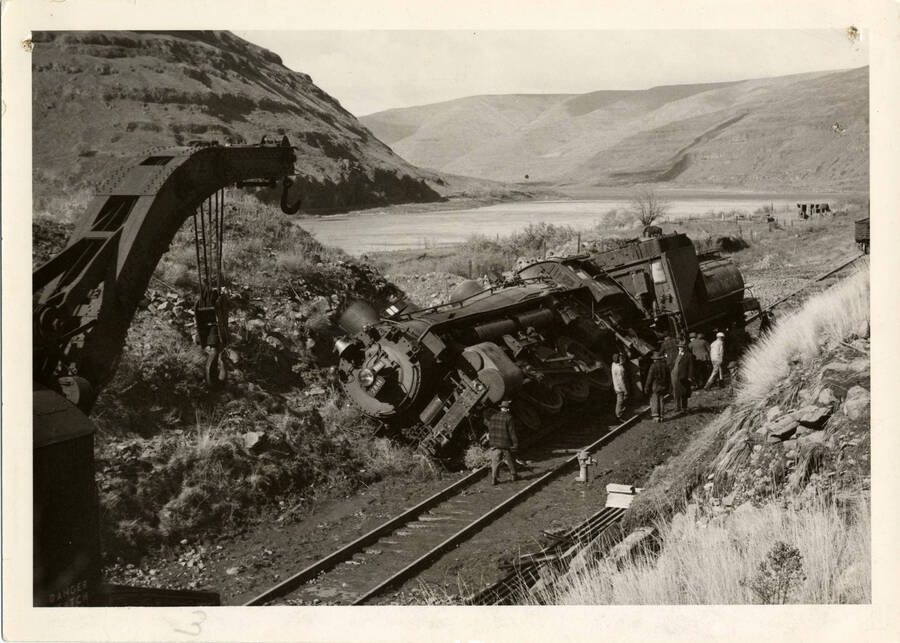 A photograph of derailed Union Pacific Train Engine 2881 from another point of view. 'Passenger service between Lewiston and Ayer Junction. Equipped with acknowledging devices and primitive automatic Traincontrol used on Union Pacific mainline'. - Bill Clem