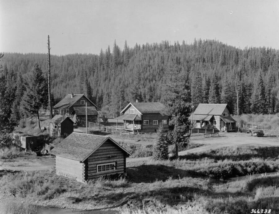Improvements, administrative structures, Idaho, Nezperce National Forest, Red River Ranger Station , Swan, K. D., 1938-08-01