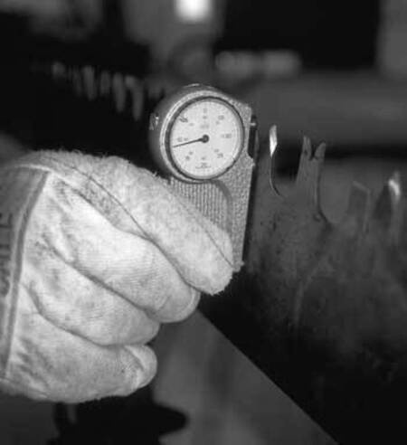 Using a gauge to measure teeth on a crosscut saw