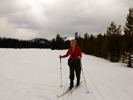 Dick skiing Lolo Pass 2009