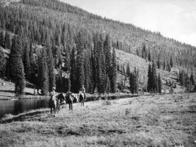 Recreation-Hunting, Misc, Elk Hunters Returning With The Kill, Hoodoo Lake, Swan, K. D., 1937