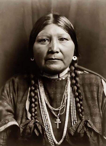 Nez Percé matron, by Edward Curtis, c.1910, LC-USZ62-113085