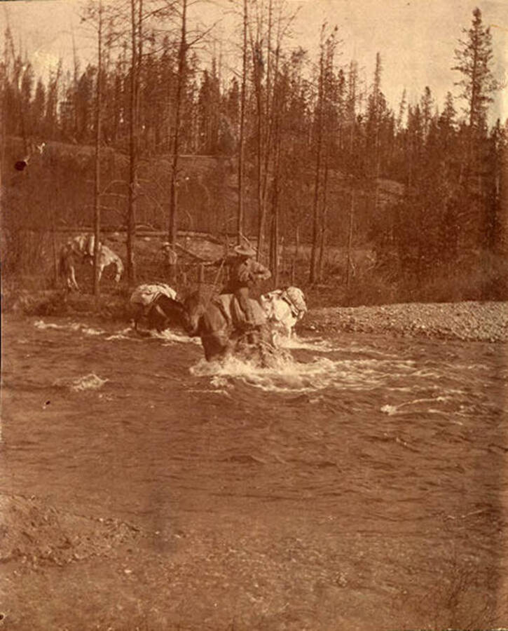 Attempt to cross the Clearwater River.