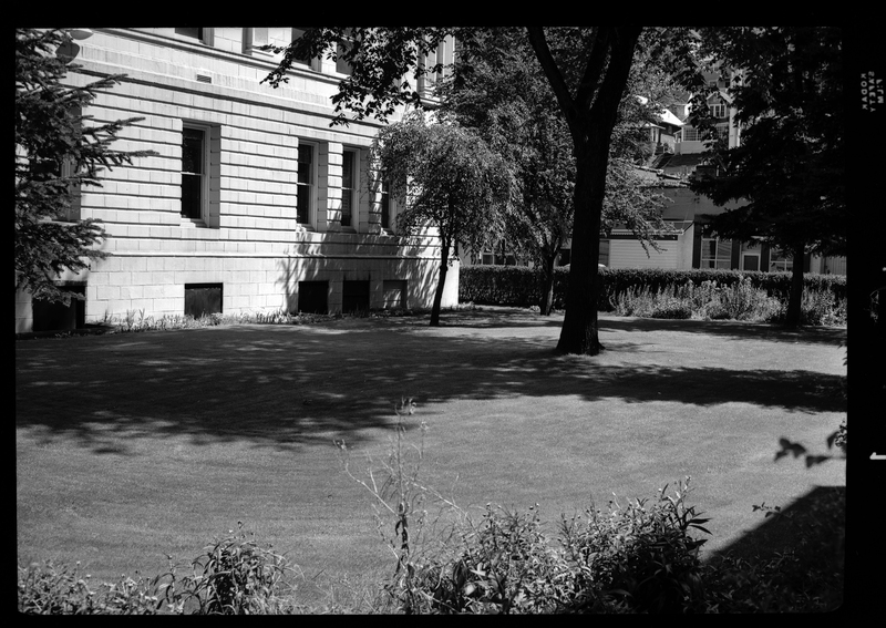 Photo of a small courtyard between two buildings. Previously described as "Courthouse," so possibly a courtyard of a courthouse.