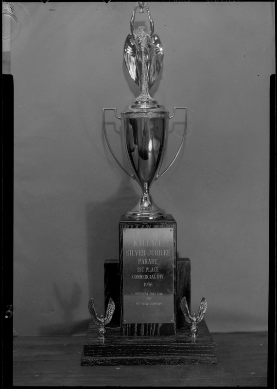 Image of the Wallace Silver Jubilee Parade 1st place trophy.
