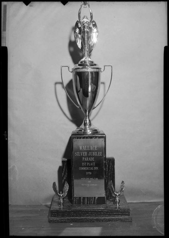 Image of the Wallace Silver Jubilee Parade 1st place trophy.