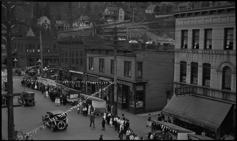 A street filled with vendors and people waiting in line during the Benevolent and Protective Order of Elks parade.