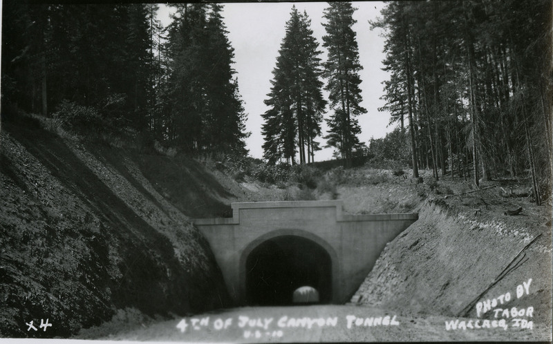 Postcard depicting the 4th of July Canyon Tunnel.