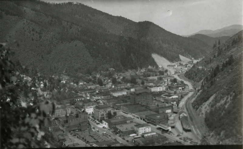 Postcard depicting an aerial view of Wallace, Idaho.