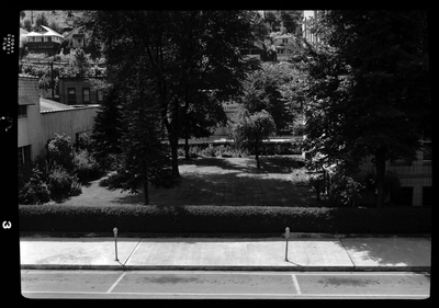 Photo of a small courtyard between two buildings. Previously described as "Courthouse," so possibly a courtyard of a courthouse.