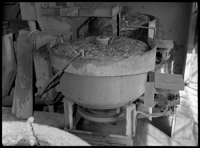 Front-facing image of milling equipment, likely an ore cleaner, owned by Hecla Mining Company and Star Mining Company.
