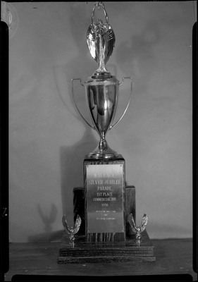 Image of the Wallace Silver Jubilee Parade 1st place trophy.