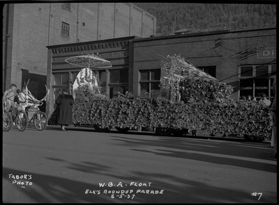 W.B.A. float during B.P.O.E. roundup parade [01]