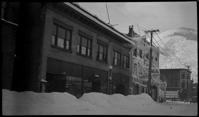 View of the Ryan Hotel and Barnard Building fire after a fire. Soot and what appear to be icicles and frost cling to the structure of a building after a fire.