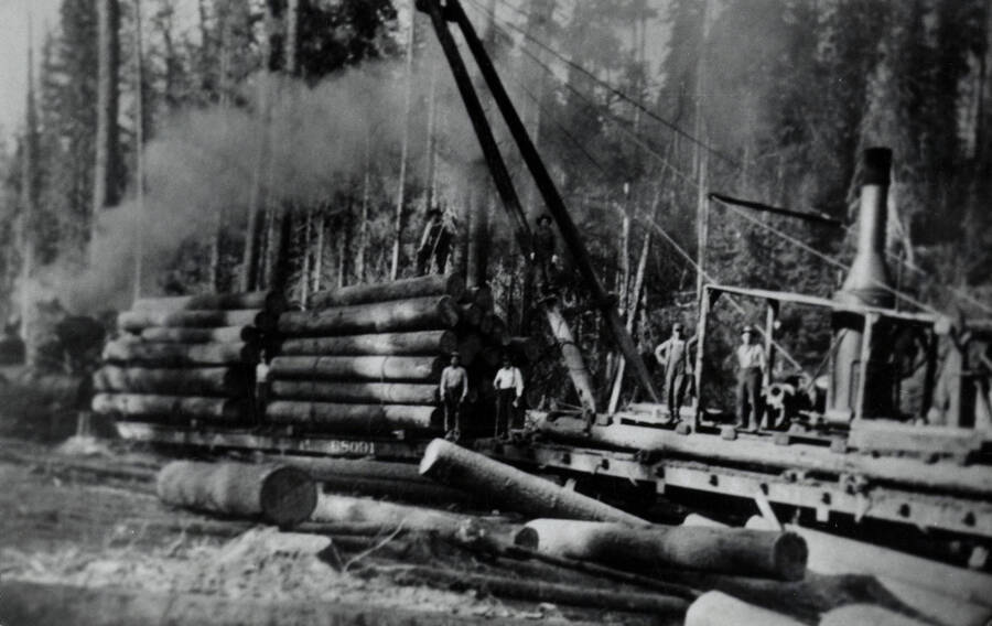 Loading logs by jammer. People in photograph are unidentified.