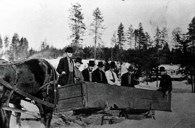 Left to right: Raymond Davis, Rosie (Henry) Wandke, Pete David, possibly Chuck Rodgers, Billy Watt, Fred McMullan, Leaper.
