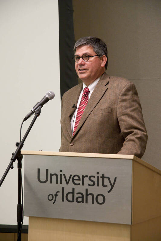 Photograph  3 of Mark Trahant's Colloquium Talk 'The full spectrum in a wheel: Less, more and the opposite spoke.' Mark Trahant is Editor-in-Residence for the School of Journalism and Mass Media and a member of Idaho's Shoshone-Bannock Tribe. Pictured: Mark Trahant.
