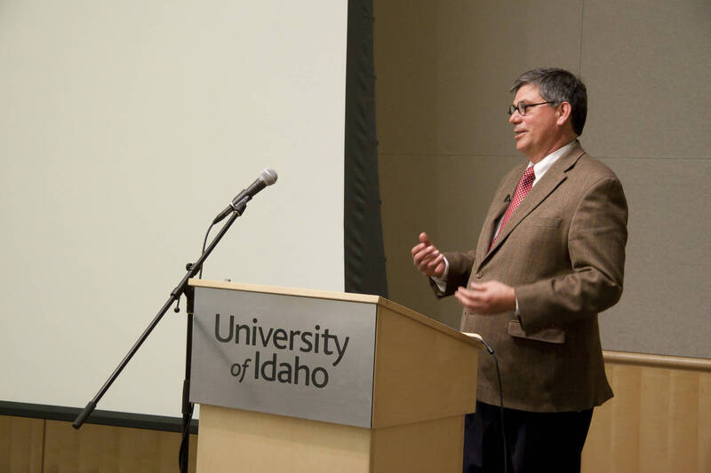 Photograph  9 of Mark Trahant's Colloquium Talk 'The full spectrum in a wheel: Less, more and the opposite spoke.' Mark Trahant is Editor-in-Residence for the School of Journalism and Mass Media and a member of Idaho's Shoshone-Bannock Tribe. Pictured: Mark Trahant.