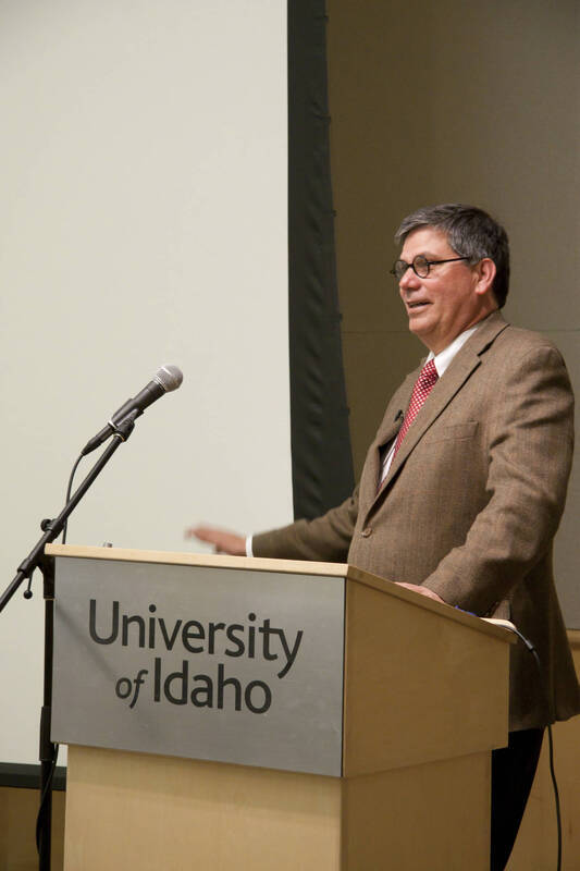 Photograph  10 of Mark Trahant's Colloquium Talk 'The full spectrum in a wheel: Less, more and the opposite spoke.' Mark Trahant is Editor-in-Residence for the School of Journalism and Mass Media and a member of Idaho's Shoshone-Bannock Tribe. Pictured: Mark Trahant.