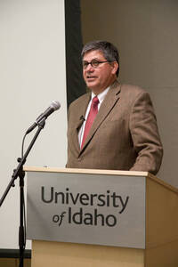 Photograph  3 of Mark Trahant's Colloquium Talk 'The full spectrum in a wheel: Less, more and the opposite spoke.' Mark Trahant is Editor-in-Residence for the School of Journalism and Mass Media and a member of Idaho's Shoshone-Bannock Tribe. Pictured: Mark Trahant.