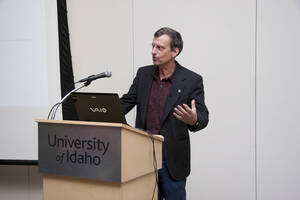 Photograph  2 of Sanford Eigenbrode's Colloquium Talk 'Notes from a Basically Applied Scientist.' Sanford Eigenbrode is Professor of Chemical Ecology and Chair of Entomology. Pictured: Sanford Eigenbrode.
