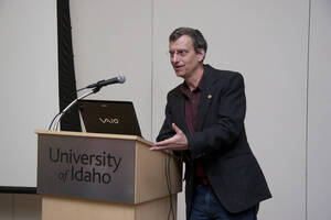 Photograph  10 of Sanford Eigenbrode's Colloquium Talk 'Notes from a Basically Applied Scientist.' Sanford Eigenbrode is Professor of Chemical Ecology and Chair of Entomology. Pictured: Sanford Eigenbrode.