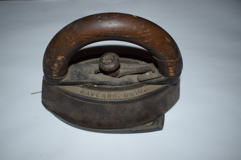 Vintage A.G. Williams Co Iron made in Ravenna, OH