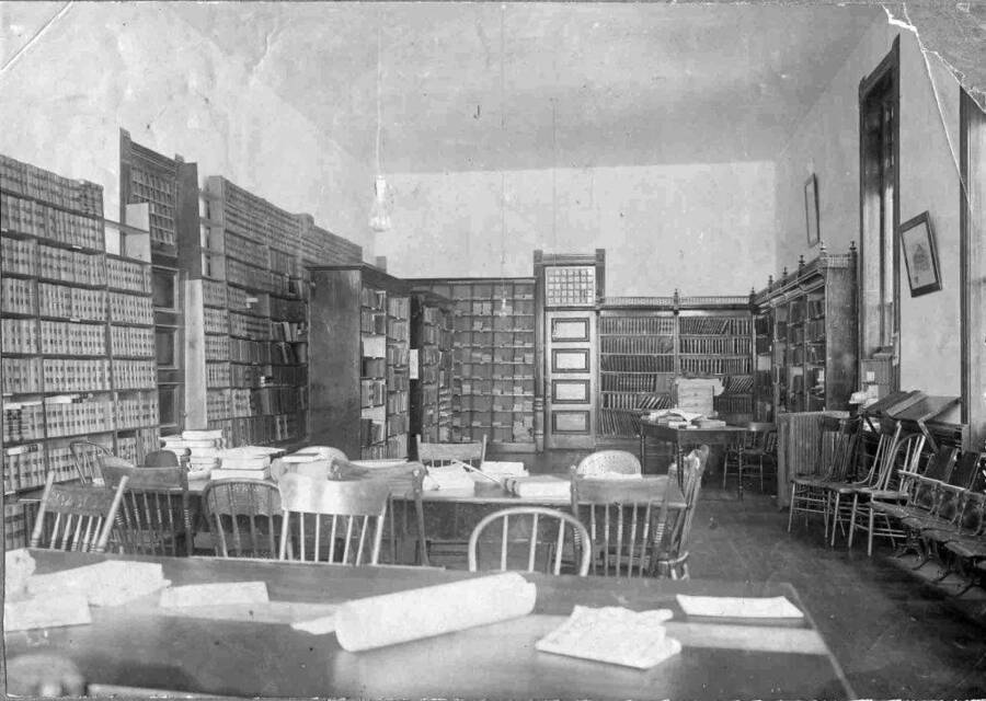 Interior of the library when it was housed in old Administration Building.