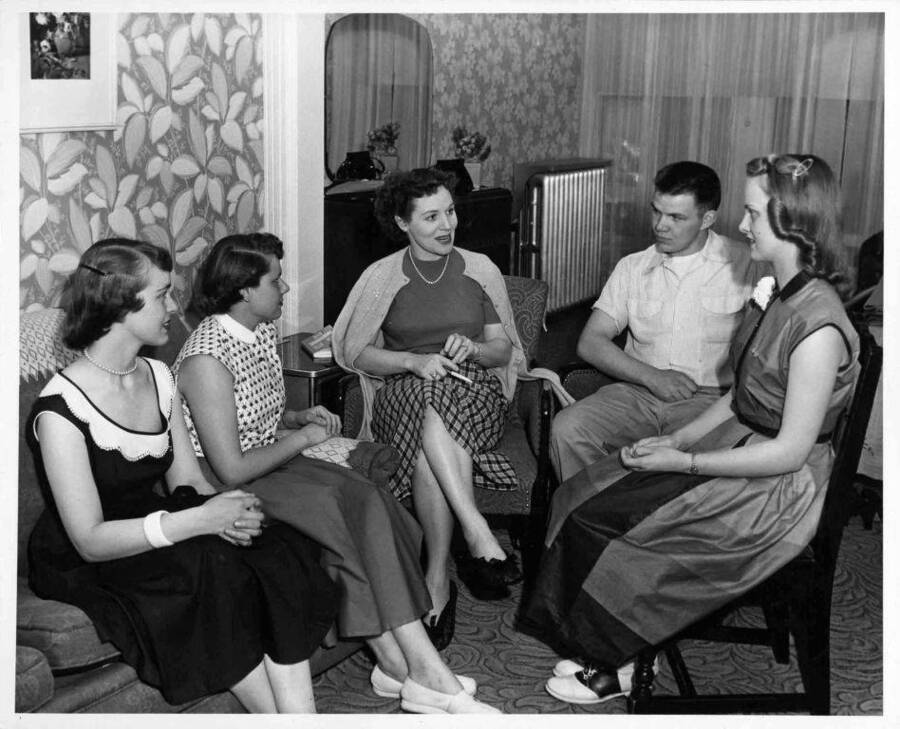 Concert artist Nadine Connor and students. Phyllis Ralstin Goecke (left), Miss Idaho of 1951 from Nez Perce, and Jane Bostic, Miss Idaho of 1953, from New Plymouth, were both music students at the university.