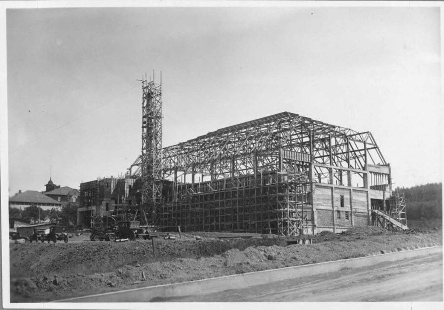 Memorial Gymnasium under construction.