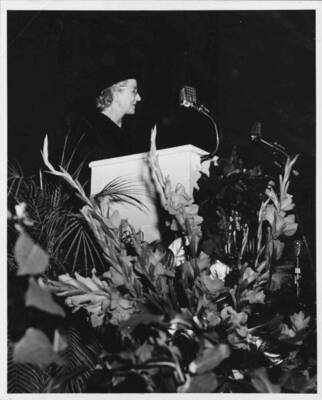 Inez Robb speaking at commencement.