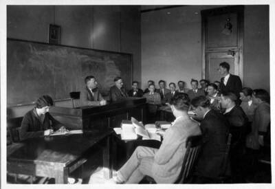Mock trial taking place in the College of Law.
