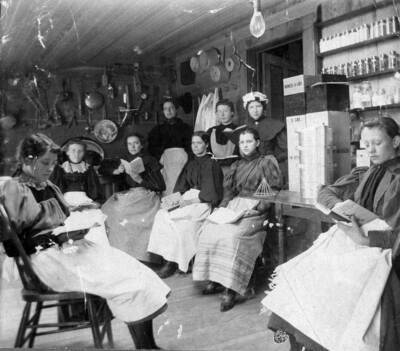 First class in Domestic Science, under direction of Miss Lyford. Standing in the background in Miss Lyford.