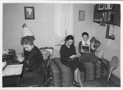 Students in dorm room in Hays Hall.