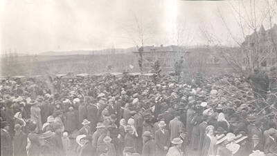 Crowd assembled on University of Idaho campus to hear Roosevelt speak.