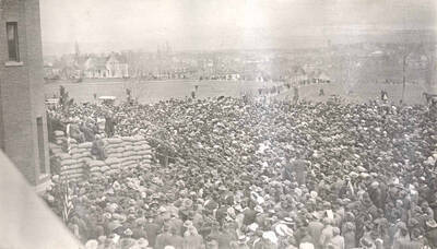 Crowd assembled on University of Idaho campus to hear Roosevelt speak.
