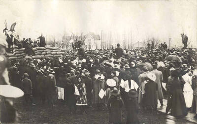 Crowd assembled on University of Idaho campus to hear Roosevelt speak.