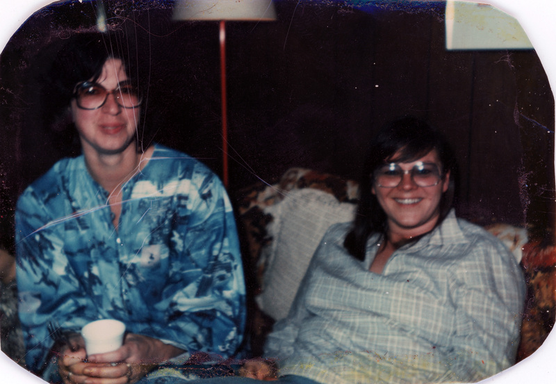 Corky Bush (left) and Charlotte Sray (right) sitting on a couch.